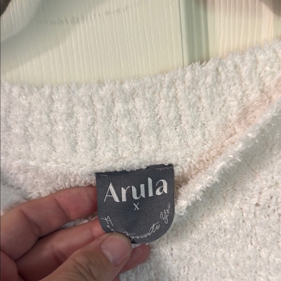 Cozy White Sweater with Black Accents - Picture 2 of 6